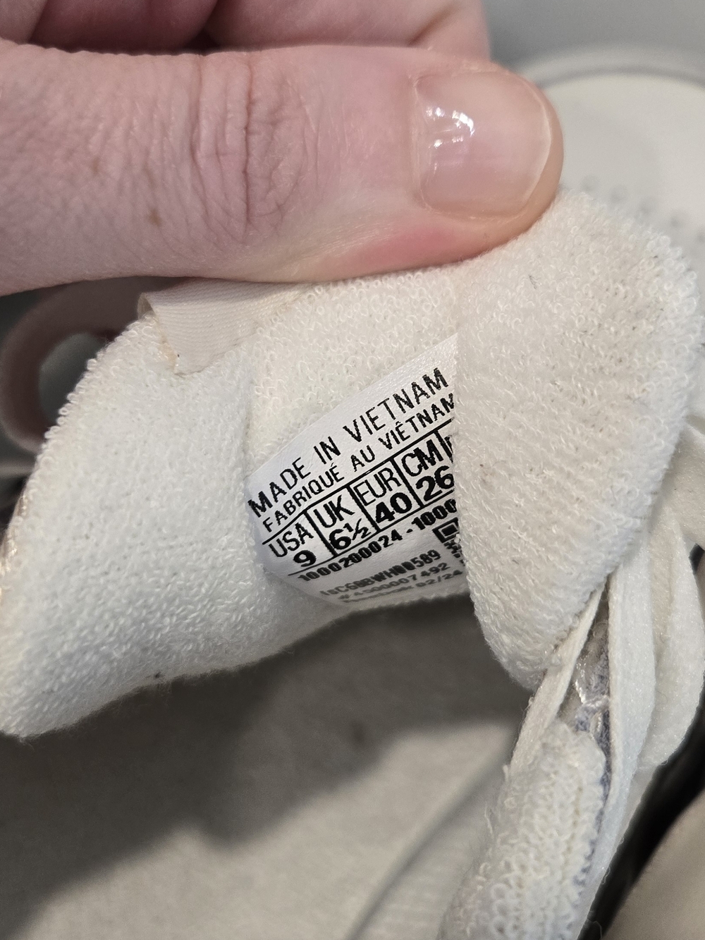Reebok White Sneakers with Black Accents - Picture 6 of 6